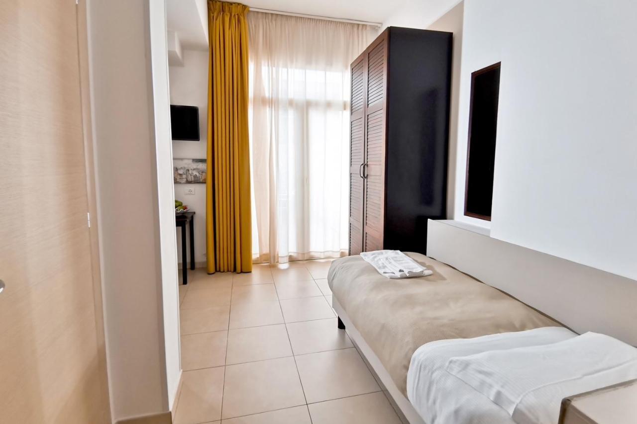Hotel Poetto Cagliari Bagian luar foto