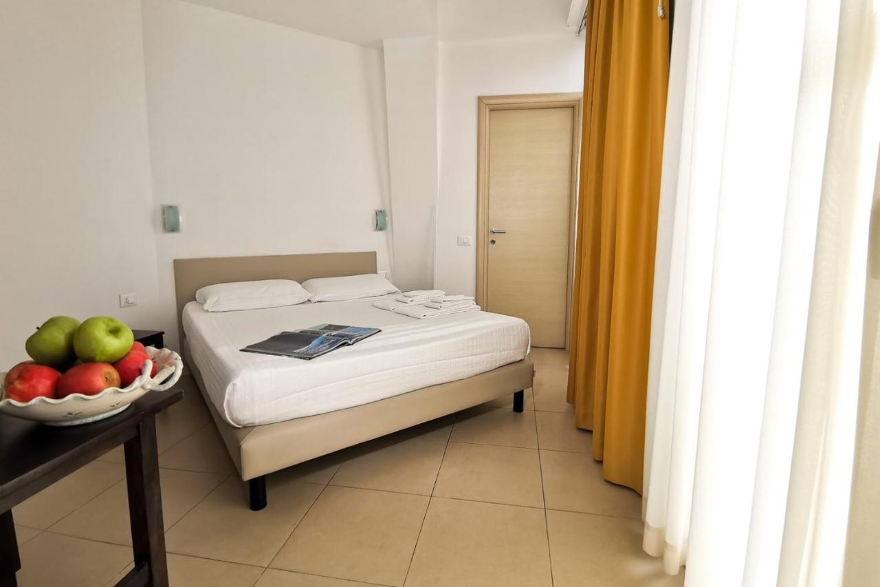 Hotel Poetto Cagliari Bagian luar foto